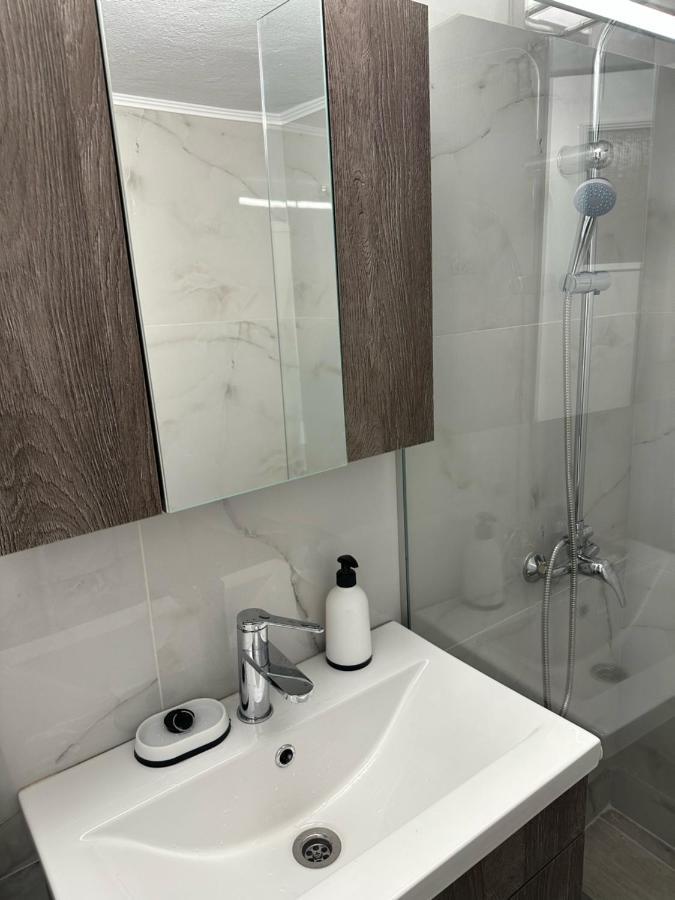 Apartment 2 *